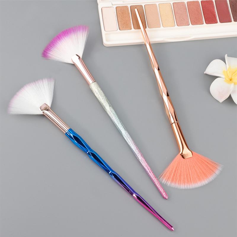 Beauty Queen Makeup - Büyük Düz Röfleli Allık Yelpaze Şeklinde