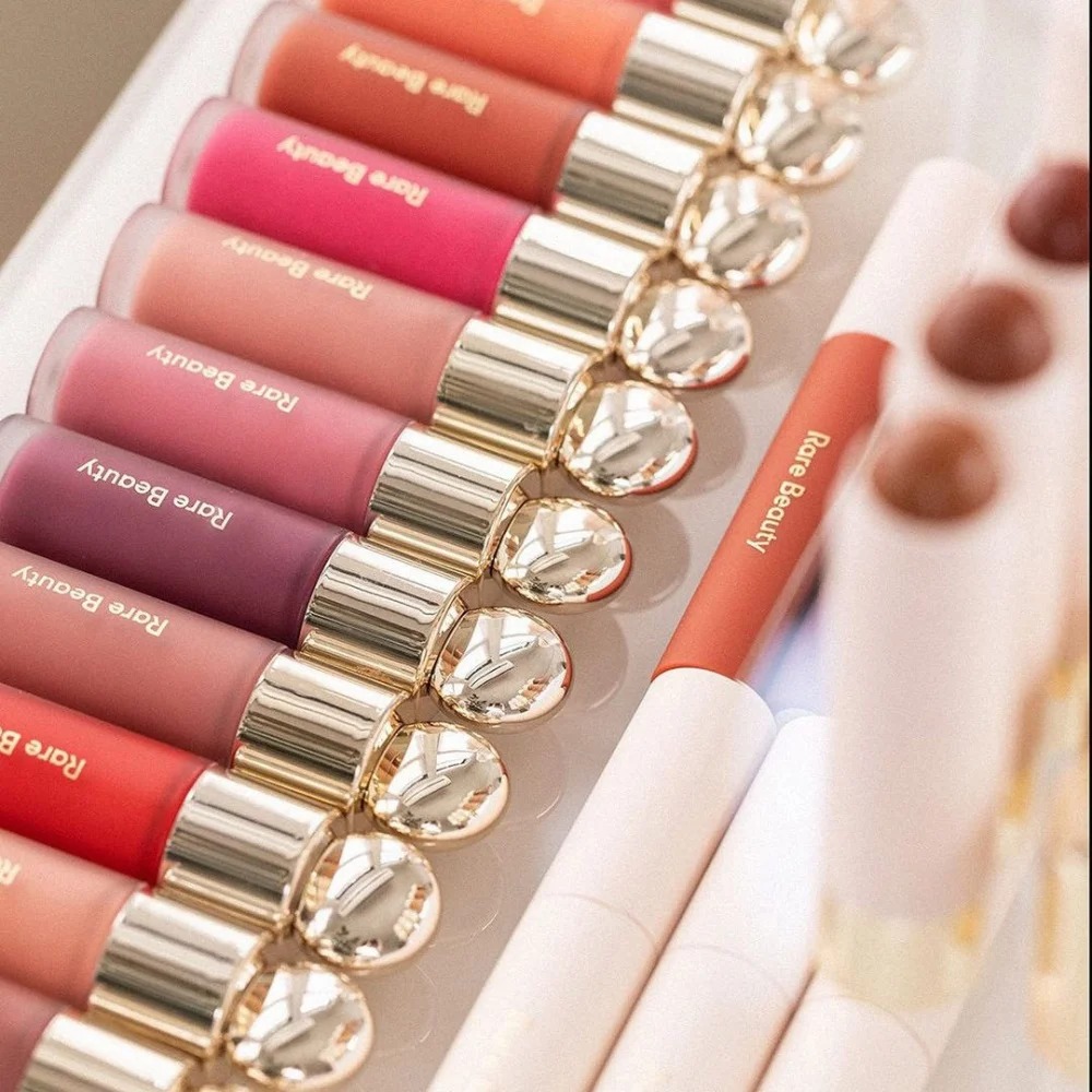 Rare Beauty Likit Allık İpeksi - Rare Beauty Makeup Kit incelemesi ve fiyatı